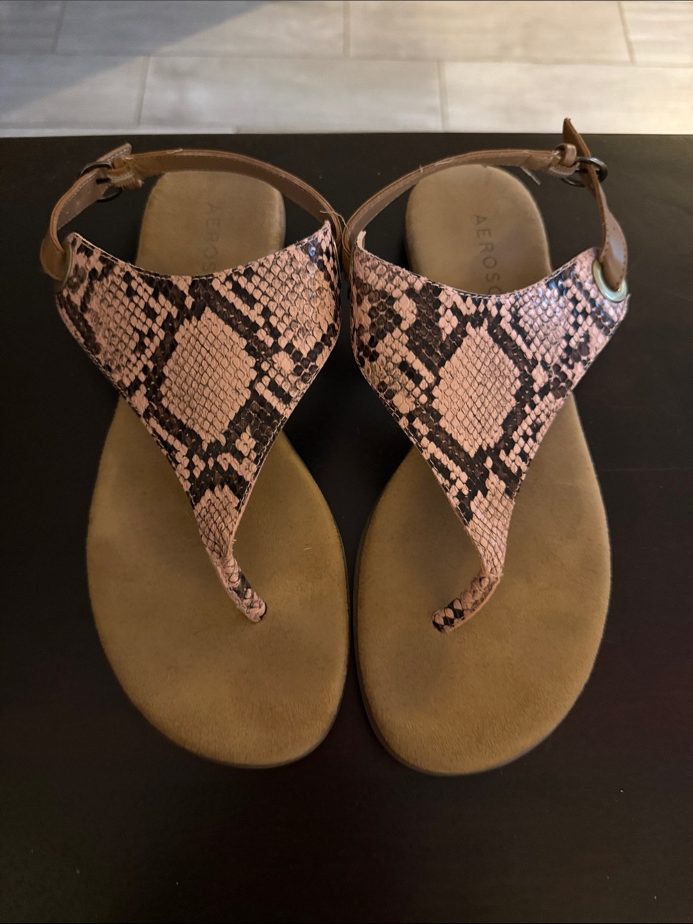 AEROSOLES Pink Snake-Print Thong Sandals with Tan Footbed sz 7.5